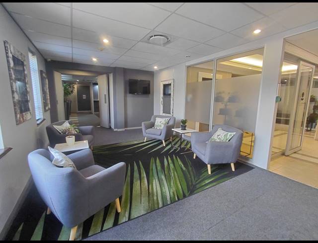 14M² SERVICED OFFICE TO LET IN FOURWAYS